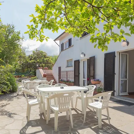 בית נופש Casale La Marina By Helloelba